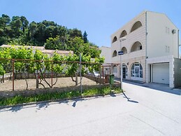 Apartments & Rooms Barisic