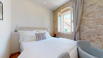 Riva and Diocletian Apartments