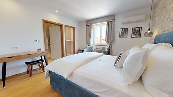 Riva and Diocletian Apartments