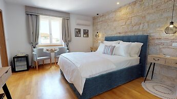 Riva and Diocletian Apartments