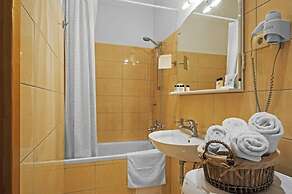 Riva and Diocletian Apartments