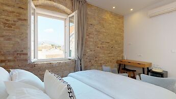 Riva and Diocletian Apartments