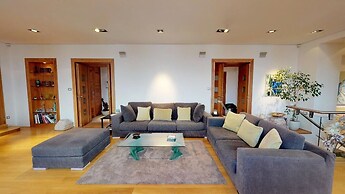 Riva and Diocletian Apartments