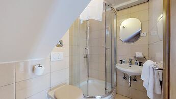 Riva and Diocletian Apartments