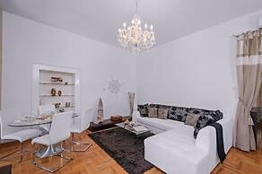 Riva and Diocletian Apartments