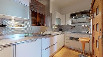 Riva and Diocletian Apartments