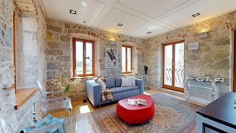 Riva and Diocletian Apartments