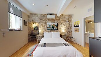 Riva and Diocletian Apartments