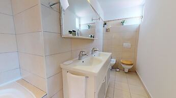 Riva and Diocletian Apartments