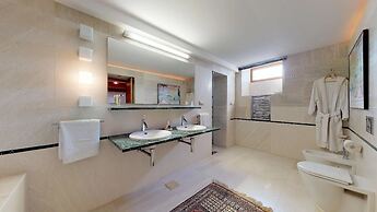 Riva and Diocletian Apartments