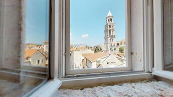 Riva and Diocletian Apartments