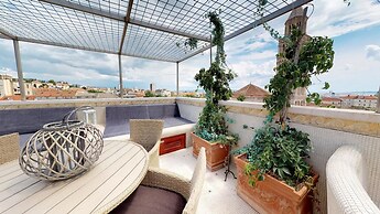 Riva and Diocletian Apartments