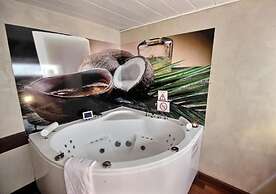 VIP Paris Yacht Hotel