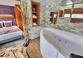 VIP Paris Yacht Hotel