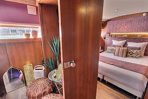 VIP Paris Yacht Hotel