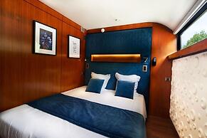 VIP Paris Yacht Hotel