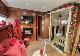 VIP Paris Yacht Hotel