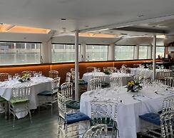 VIP Paris Yacht Hotel
