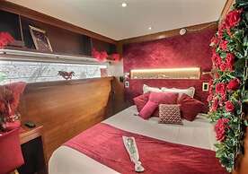 VIP Paris Yacht Hotel