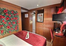 VIP Paris Yacht Hotel