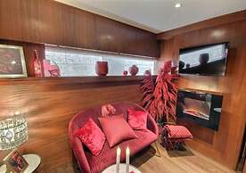 VIP Paris Yacht Hotel