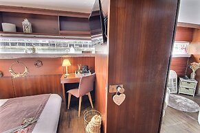 VIP Paris Yacht Hotel