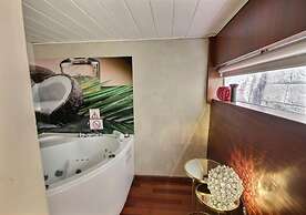 VIP Paris Yacht Hotel