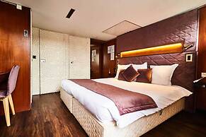 VIP Paris Yacht Hotel