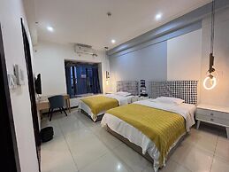 Yi Long International Apartment