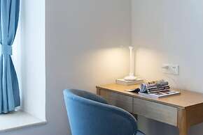 Yi Long International Apartment