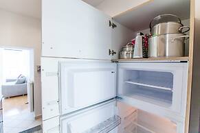 Central Apart 1 Min to Metro and Garage