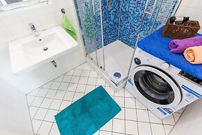 Central Apart 1 Min to Metro and Garage