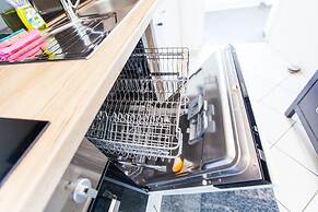 Central Apart 1 Min to Metro and Garage