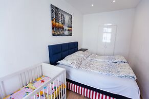 Central Apart 1 Min to Metro and Garage