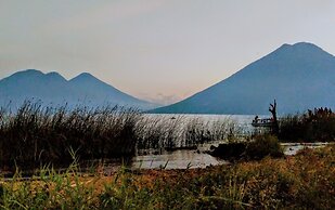 Baraka Atitlan - Lake & Beach