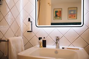 H La Paloma Boutique