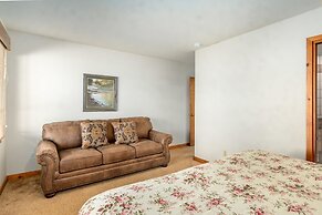 Stutzhaven in the Mountains - 2 Br Home