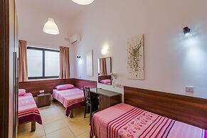 Blue Harbour 4 Seafront apartment by Getaways Malta
