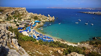 Blue Harbour 4 Seafront apartment by Getaways Malta