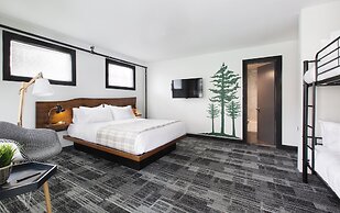 Main and Mountain Bar & Motel