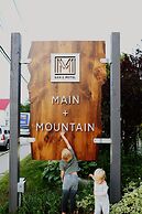 Main and Mountain Bar & Motel