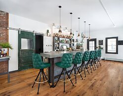 Main and Mountain Bar & Motel