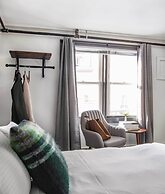 Main and Mountain Bar & Motel