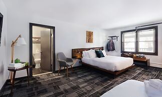 Main and Mountain Bar & Motel