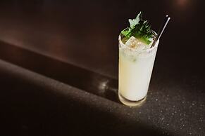 Main and Mountain Bar & Motel