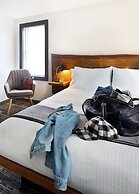 Main and Mountain Bar & Motel