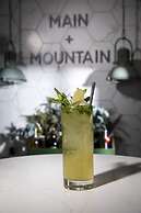 Main and Mountain Bar & Motel