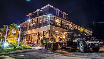 Main and Mountain Bar & Motel