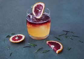 Main and Mountain Bar & Motel