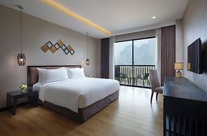 Amari Vang Vieng